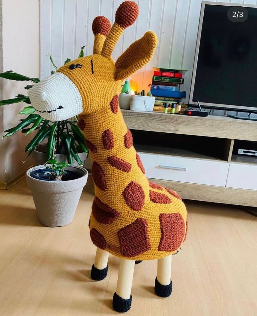 Handgemachter Kinderhocker Giraffe Daisy